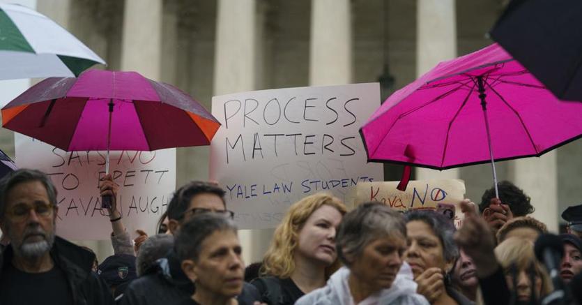 Manifestazione contro il giudice Kavanaugh di fronte alla Corte Suprema